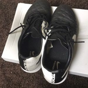 Indoor soccer cleats